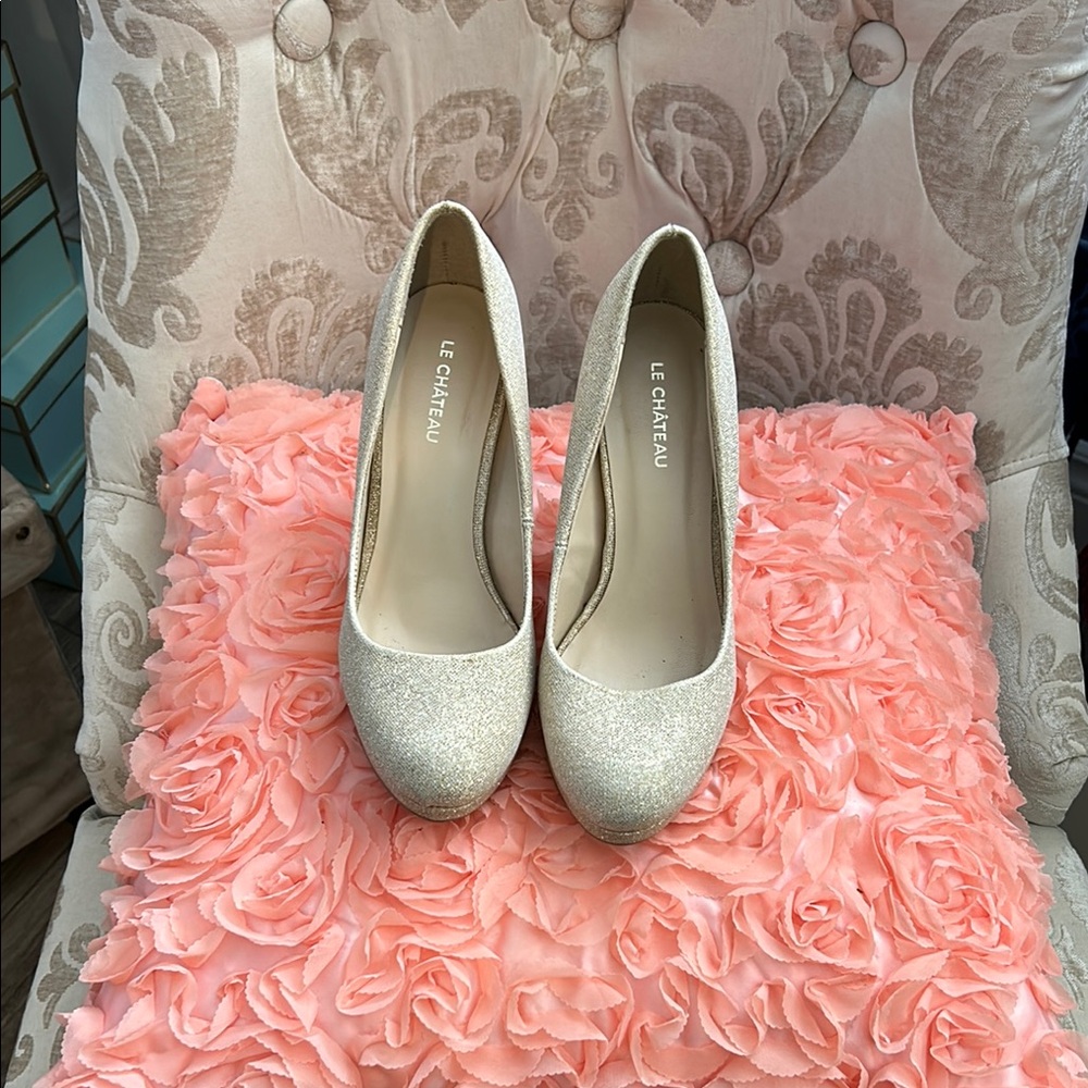 Le Chateau Sparkling Cream Heels
♥️🛍️